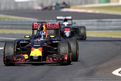 Il vincitore della gara Daniel Ricciardo, Red Bull Racing