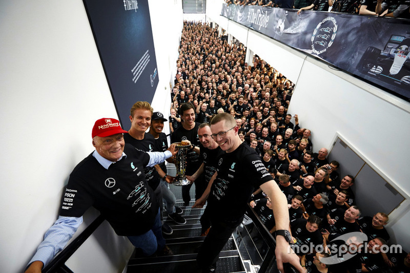 Lewis Hamilton and Nico Rosberg, Mercedes AMG F1 Team with the team