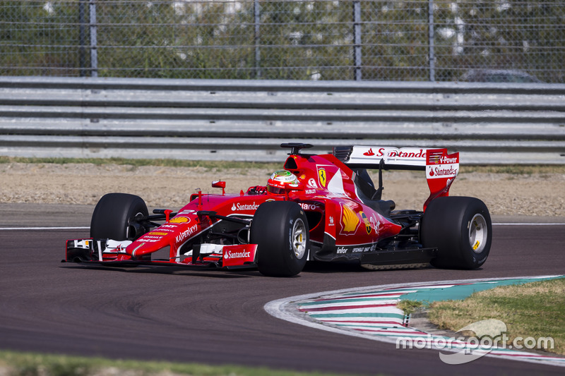 Esteban Gutiérrez, Ferrari pruebas de la especificación de Pirelli 2017