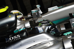 Nico Rosberg, Mercedes AMG F1 W07 Hybrid, Lewis Hamilton, Mercedes AMG F1 W07 Hybrid