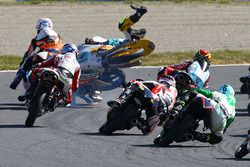 Chute de John McPhee, Peugeot MC Saxoprint, Jorge Navarro, Estrella Galicia 0,0, Gabriel Rodrigo, RBA Racing Team