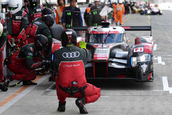 #8 Audi Sport Team Joest Audi R18: Lucas di Grassi, Loic Duval, Oliver Jarvis