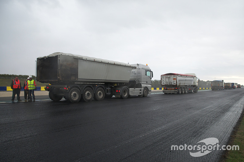 Neuasphaltierung am Bugatti Circuit in Le Mans