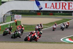 Chaz Davies, Aruba.it Racing - Ducati Team leads at the start