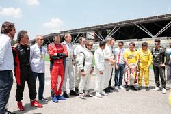 Foto di gruppo con gli invitati al Minardi Historic Day