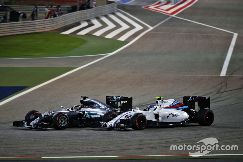 Lewis Hamilton, Mercedes AMG F1 Team W07 and Valtteri Bottas, Williams FW38