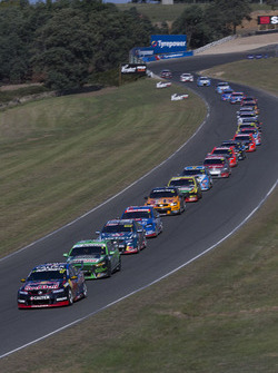 Start: Shane van Gisbergen, Triple Eight Race Engineering, Holden, in Führung
