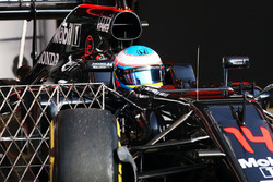 Fernando Alonso, McLaren MP4-31 avec des capteurs