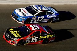 Clint Bowyer, HScott Motorsports Chevrolet, Ricky Stenhouse Jr., Roush Fenway Racing Ford