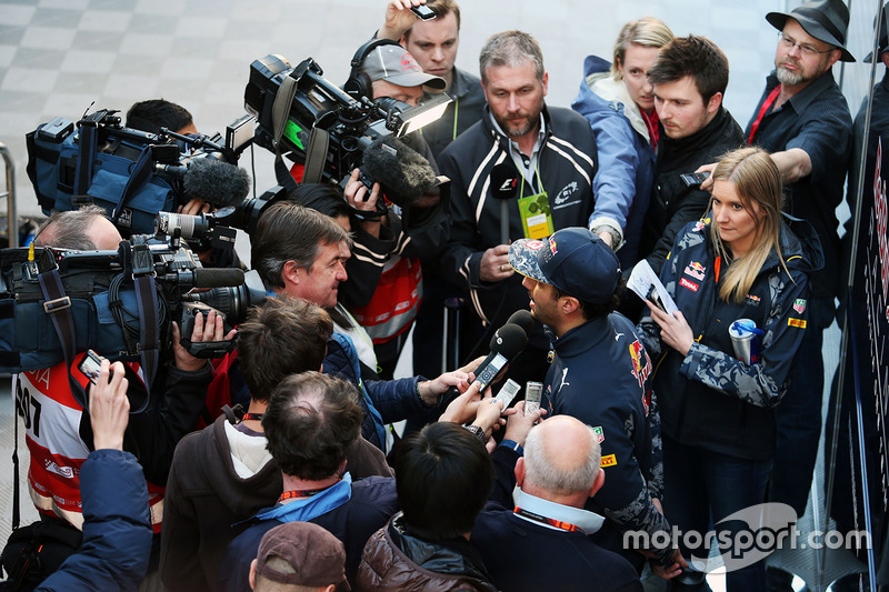 Daniel Ricciardo, Red Bull Racing avec les médias