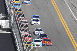 Ty Dillon, Circle Sport Leavine Family Racing Chevrolet; Danica Patrick, Stewart-Haas Racing Chevrol