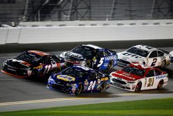 Chase Elliott, Hendrick Motorsports Chevrolet; Denny Hamlin, Joe Gibbs Racing Toyota; Ryan Blaney, Wood Brothers Racing Ford; Kasey Kahne, Hendrick Motorsports Chevrolet