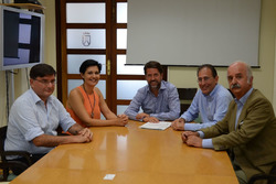 Walter Sciacca con Carlos Alonso e Cristo Pérez del Cabildo de Tenerife