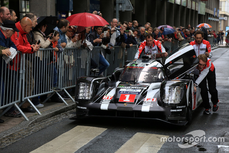 #1 Porsche Team Porsche 919 Hybrid