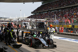 Arrêt aux stands pour Nico Hulkenberg, Sahara Force India F1 VJM09