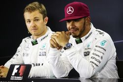 Nico Rosberg, Mercedes AMG F1 team y su compañero Lewis Hamilton Mercedes AMG F1 en la Conferencia d