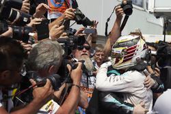 Переможець Льюіс Хемілтон, Mercedes AMG F1 W07 Hybrid in parc ferme