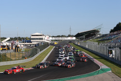 Start: #88 AKKA ASP Mercedes AMG GT3: Tristan Vautier, Felix Rosenqvist leads