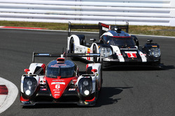 #6 Toyota Racing Toyota TS050 Hybrid: Stéphane Sarrazin, Mike Conway, Kamui Kobayashi, #1 Porsche Team Porsche 919 Hybrid: Timo Bernhard, Mark Webber, Brendon Hartley
