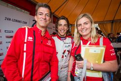 #44 Manor Oreca 05 Nissan: Roberto Merhi with Graeme Lowdon and Laura Booth