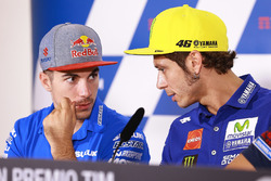 Maverick Viñales, Team Suzuki Ecstar MotoGP; Valentino Rossi, Yamaha Factory Racing