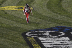 Tony Stewart, Stewart-Haas Racing walks away from his crashed car