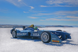 Lucas di Grassi guida sul circolo polare artico