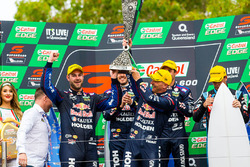 Podium:les vainqueurs Jamie Whincup, Paul Dumbrell, Triple Eight Race Engineering Holden, les deuxièmes Shane van Gisbergen, Alexandre Prémat, Triple Eight Race Engineering Holden