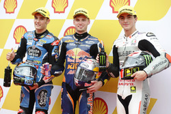 Le poleman Brad Binder, Red Bull KTM Ajo, le deuxième, Jorge Navarro, Estrella Galicia 0,0, le troisième, Francesco Bagnaia, Aspar Team Mahindra Moto3
