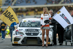 Gridgirl von Ronny Jost, TOPCAR Sport, SEAT Leon TCR