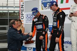 Podio: segundo lugar #27 Orange 1 Team Lazarus Lamborghini Huracan GT3: Thomas Biagi, Fabrizio Crest