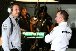 Paddy Lowe, Mercedes AMG F1 Executive Director (Technical) (Right)