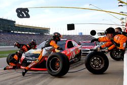 Martin Truex Jr., Furniture Row Racing Toyota pit action