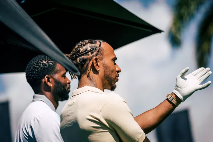 Lewis Hamilton, Mercedes juega al golf