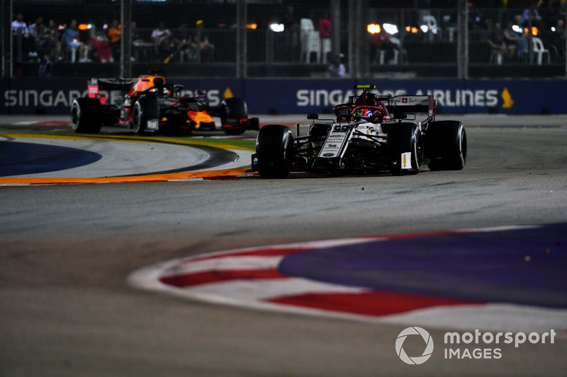 Antonio Giovinazzi, Alfa Romeo Racing C38, leads Max Verstappen, Red Bull Racing RB15