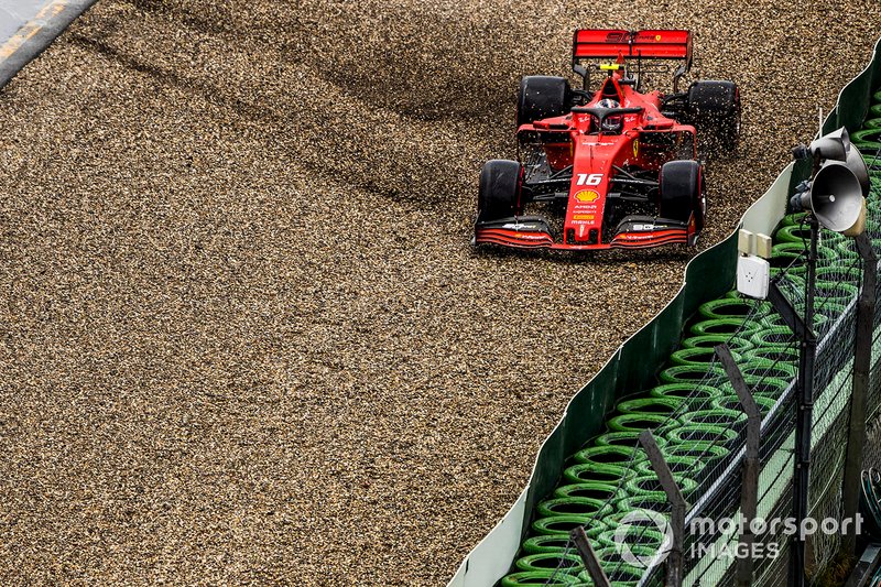 Choque de Charles Leclerc, Ferrari SF90 lo deja fuera de la carrera