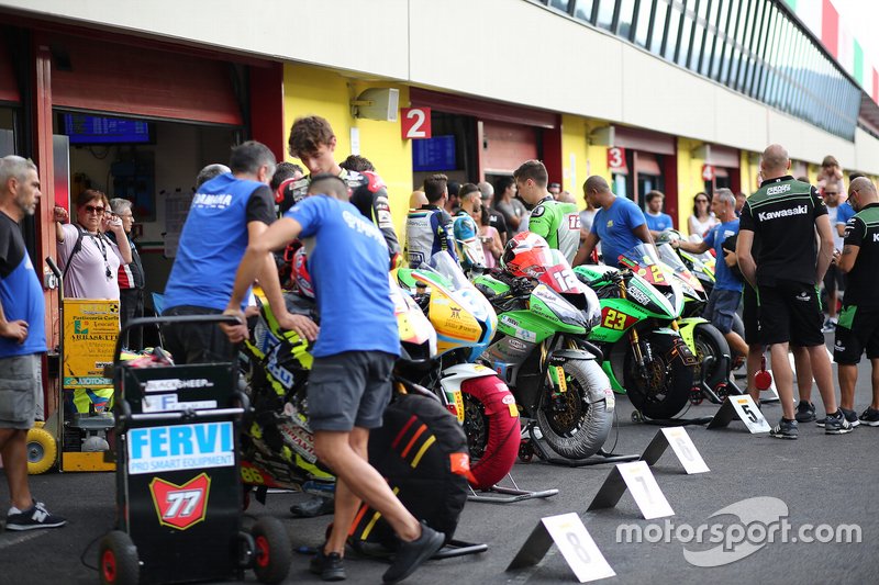 Atmosfera in pitlane
