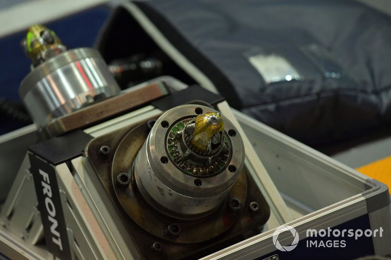 Red Bull Racing tyre practice wheel hub