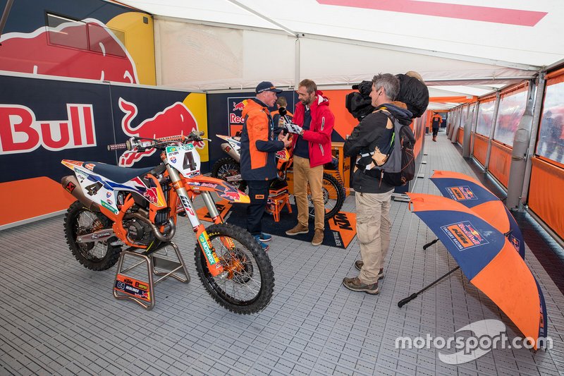 KTM tent