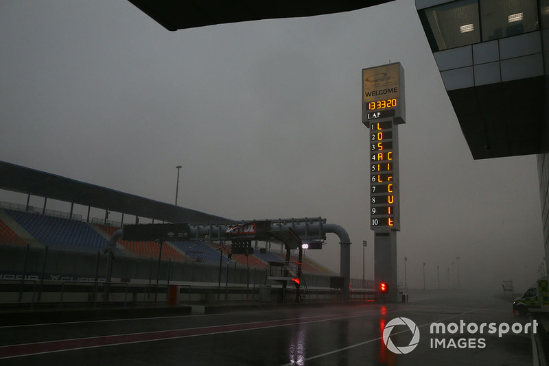Tormenta en el Desierto pitlane