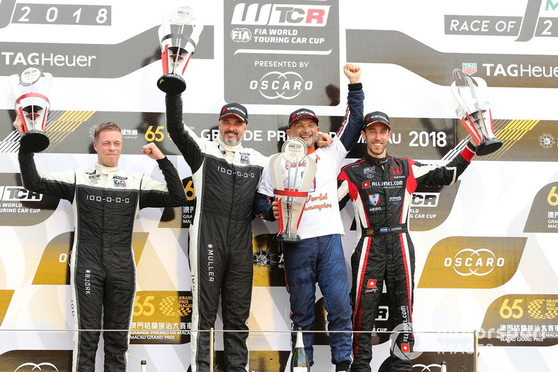 Podyum: Şampiyon Gabriele Tarquini, BRC Racing Team Hyundai i30 N TCR, 2. Yvan Muller, YMR Hyundai i30 N TCR, 3. Esteban Guerrieri, ALL-INKL.COM Münnich Motorsport Honda Civic Type R TCR, Thed Björk, YMR Hyundai i30 N TCR