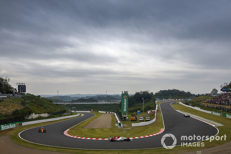 <img src="https://cdn-1.motorsport.com/static/custom/car-thumbs/F1_2018/CARS/sauber.png" alt="" width="250" /> Sauber