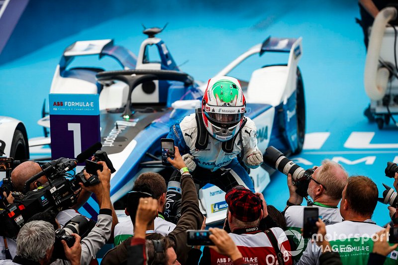 Il vincitore del primo E-Prix di Ad Diriyah Antonio Felix da Costa, BMW I Andretti Motorsports, BMW iFE.18
