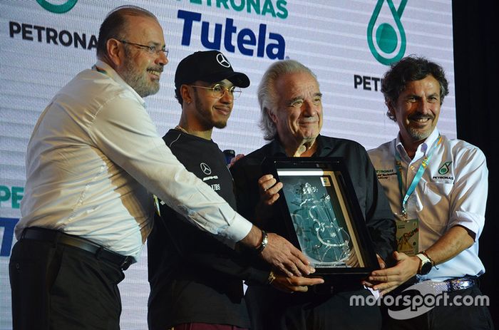 Lewis Hamilton y maestro Joao Carlos Martins