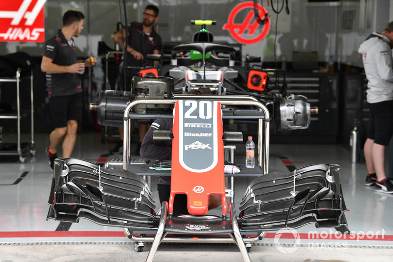 Носовой обтекатель и переднее крыло Haas VF-18