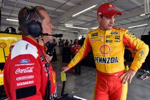 Joey Logano, Team Penske, Ford Fusion Shell Pennzoil and Todd Gordon