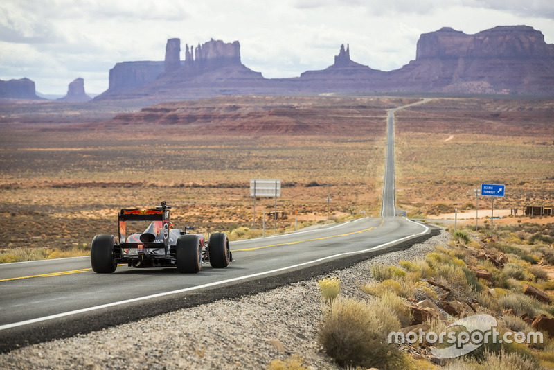 Daniel Ricciardo, Red Bull Racing di Monument Valley
