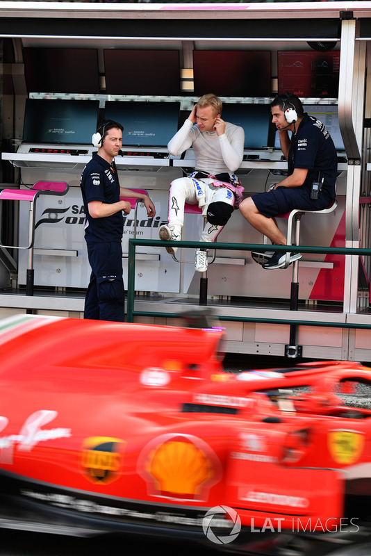 Nikita Mazepin, Force India F1 on the pit wall gantry