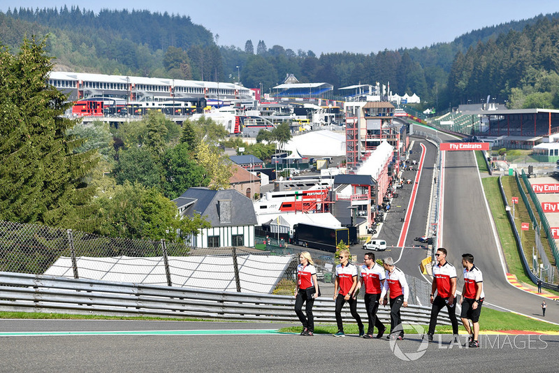 Marcus Ericsson, Sauber walks the track