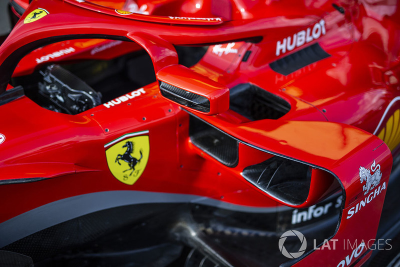 Detalle de las bargeboard y espejo del Ferrari SF71H